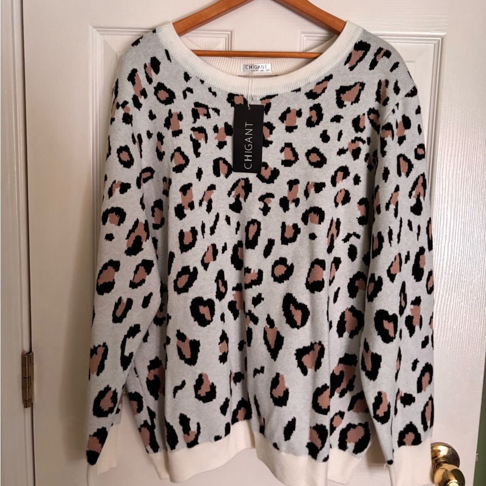 Gant Cream Leopard-Print Crewneck Sweater with Pink Spots